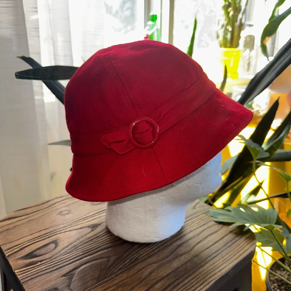 Nine West Womens Red Cloche Bucket Hat Side Buckle Satin Lined Vintage Style